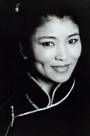 Yungchen Lhamo, photo Andrew Catlin