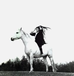 Yungchen Lhamo, photo Andrew Catlin