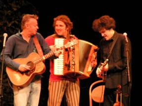 Terrafolk with Tommy Emmanuel, photo by The Mollis