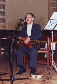 Ismael PEÑA  singing and playing his 18th century ‘zanfona’ (hurdy gurdy)