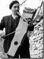 Photo by Alan LOMAX : Psaltery and flute player, Yebra de Basa, Huesca, Aragon, Spain  (1952) 
